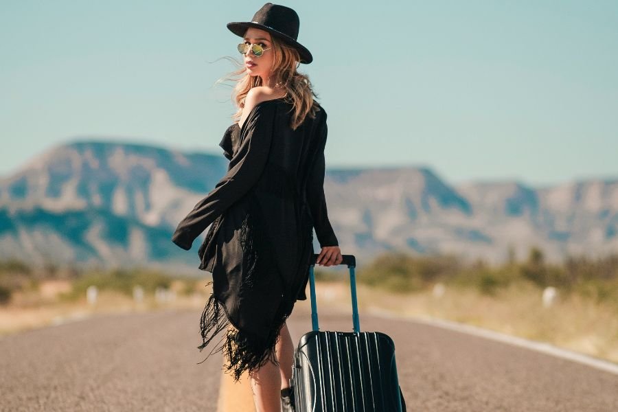 Làm sao để phụ nữ an toàn khi đi du lịch?